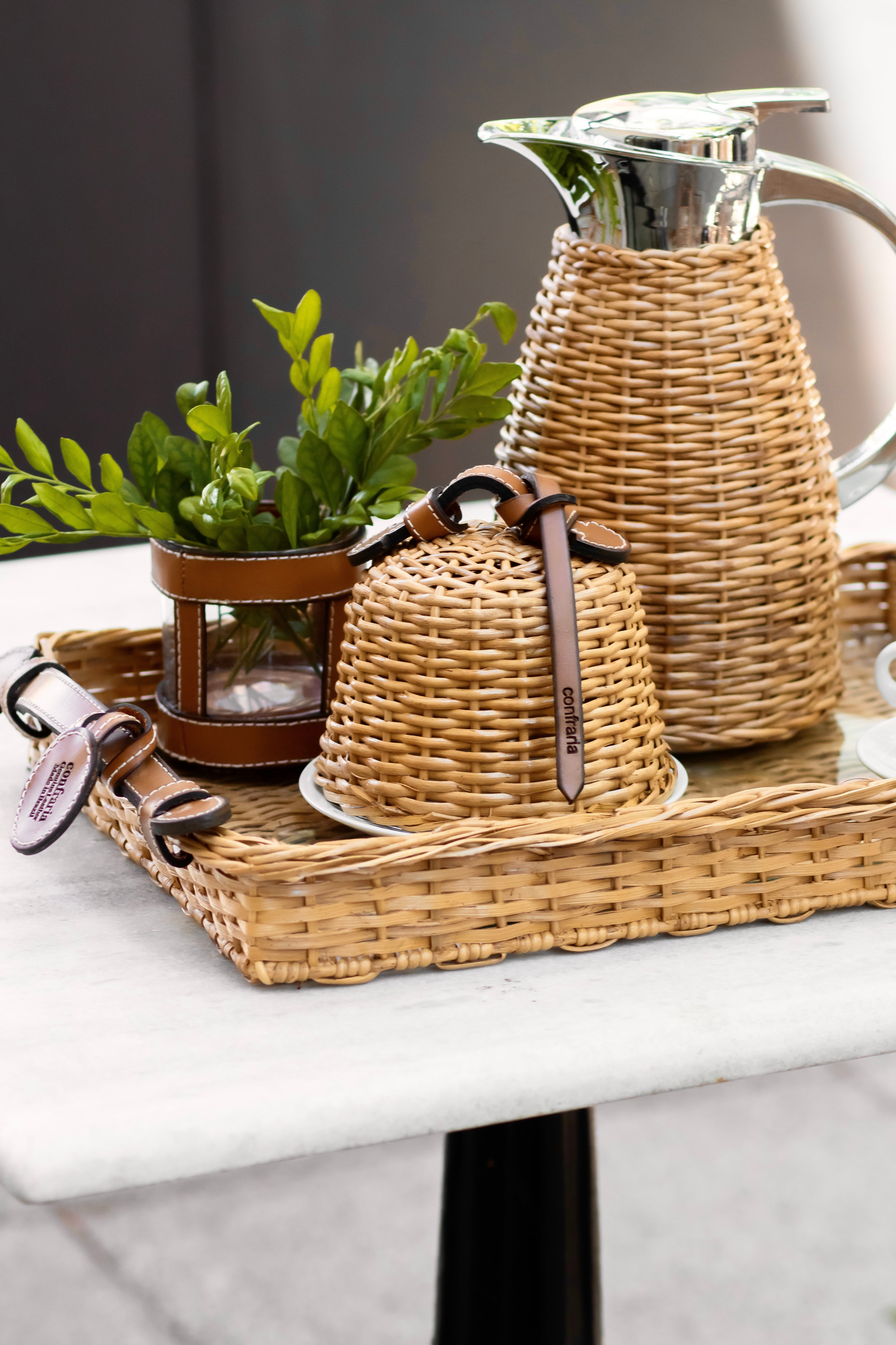 A Linha Home: Nossa peças de decoração traz o couro e o junco em sua versatilidade e exclusividade para o seu dia a dia.