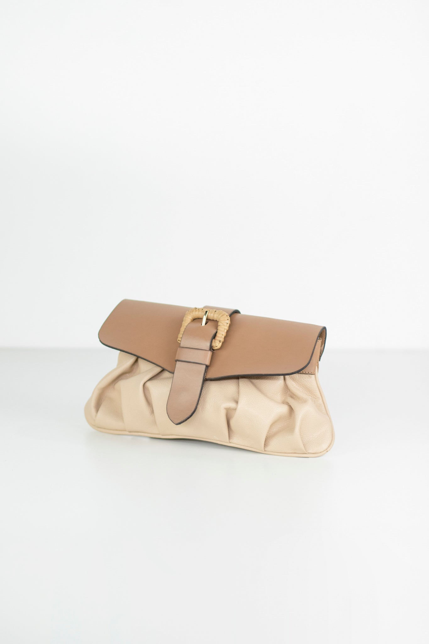 Silvia Clutch Areia